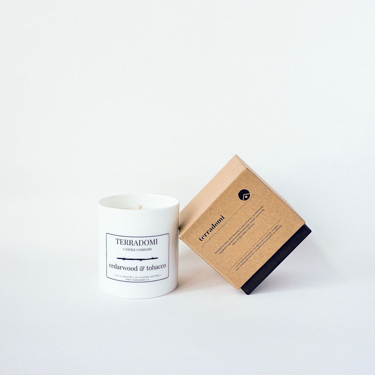 Cedarwood and tobacco scent candle by Terradomi