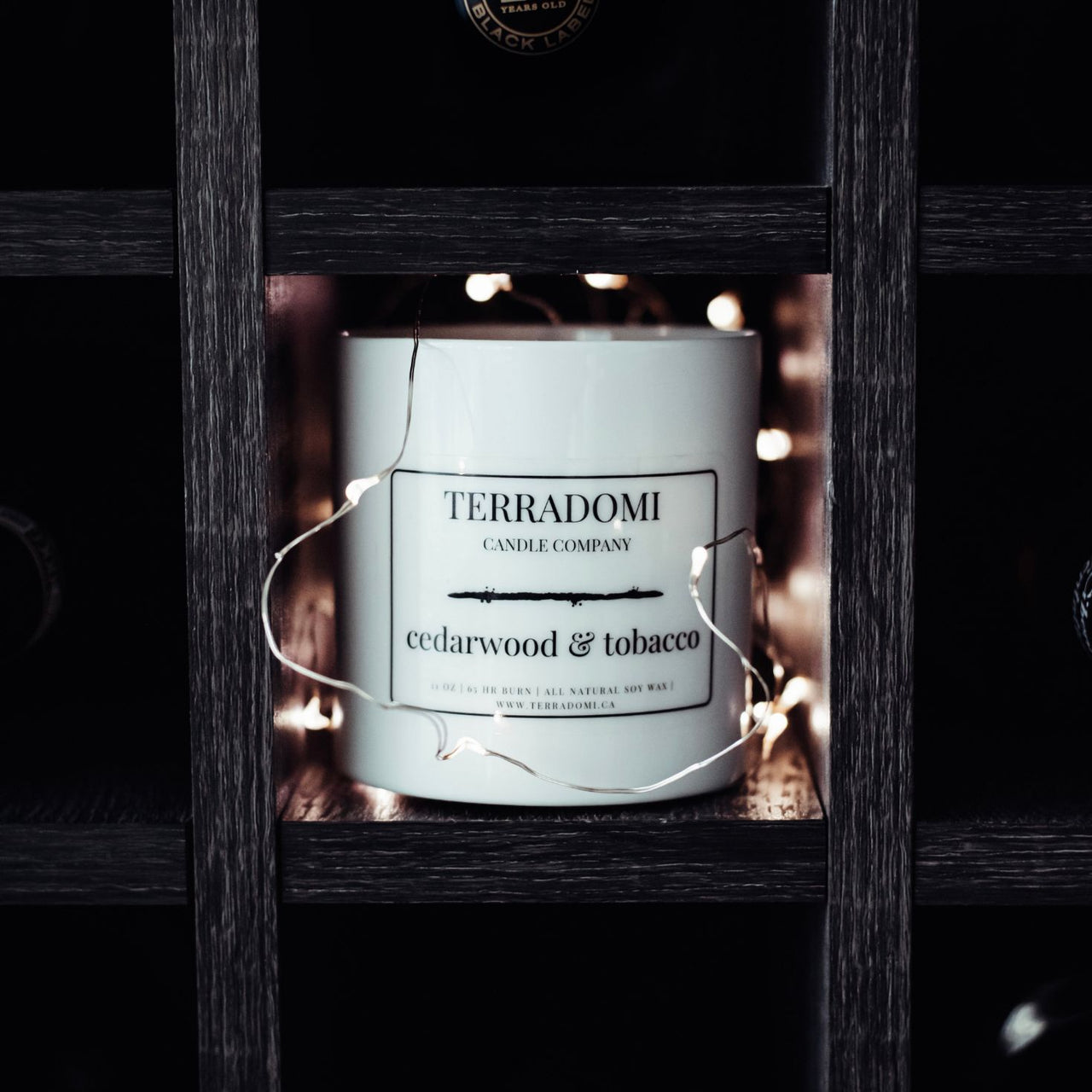 Terradomi cedarwood and tobacco leaf candle